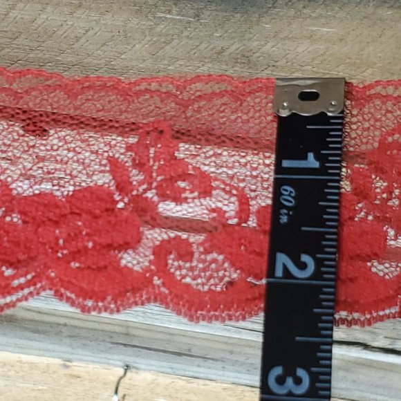 Chantilly Lace Trim - 2.5" x 3.5 yards - Red with scalloped Edge - Floral - Picture 3 of 5